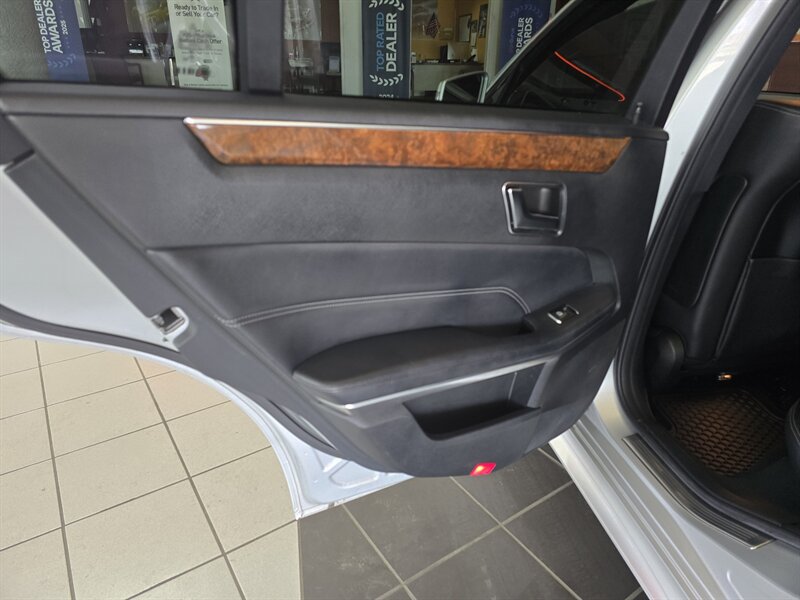 Used 2014 Mercedes-Benz E 350 4MATIC Sedan image 12
