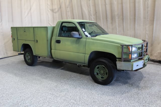 Used 2006 Chevrolet Silverado 2500 W/T w/ Heavy-Duty Power Package AWD/4WD image 2