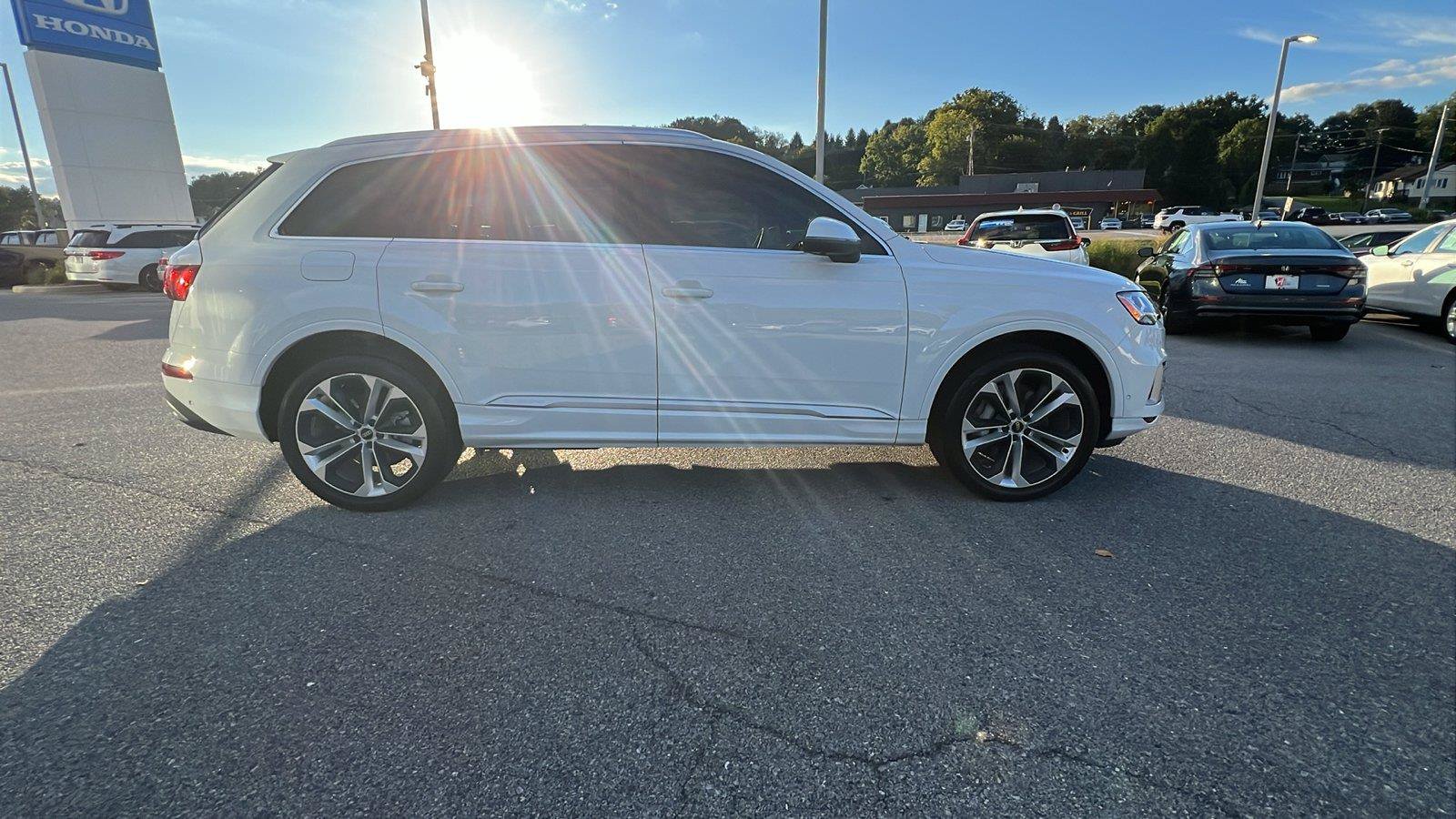 Used 2021 Audi Q7 3.0T Premium Plus w/ Premium Plus Package AWD/4WD image 3