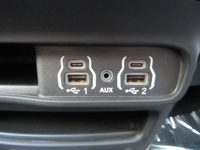 Used 2025 Chrysler Pacifica Select image 51