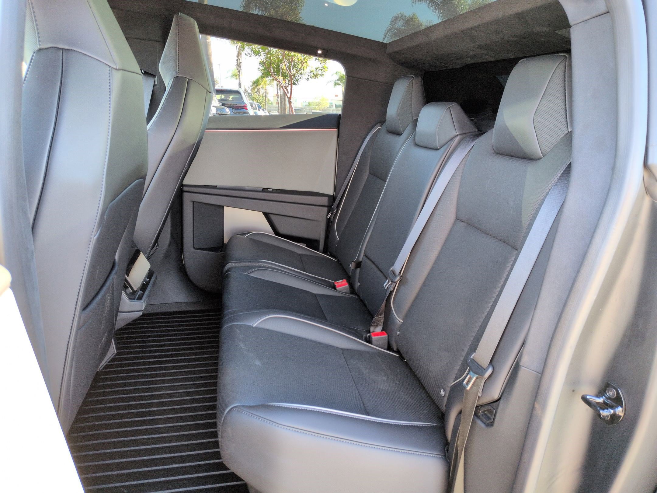 Used 2025 Tesla Cybertruck AWD Crew Cab image 30