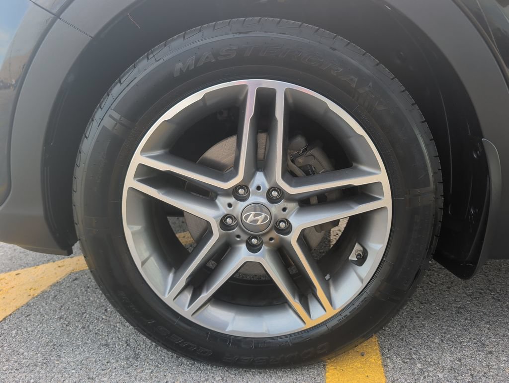 Used 2018 Hyundai Santa Fe AWD image 4