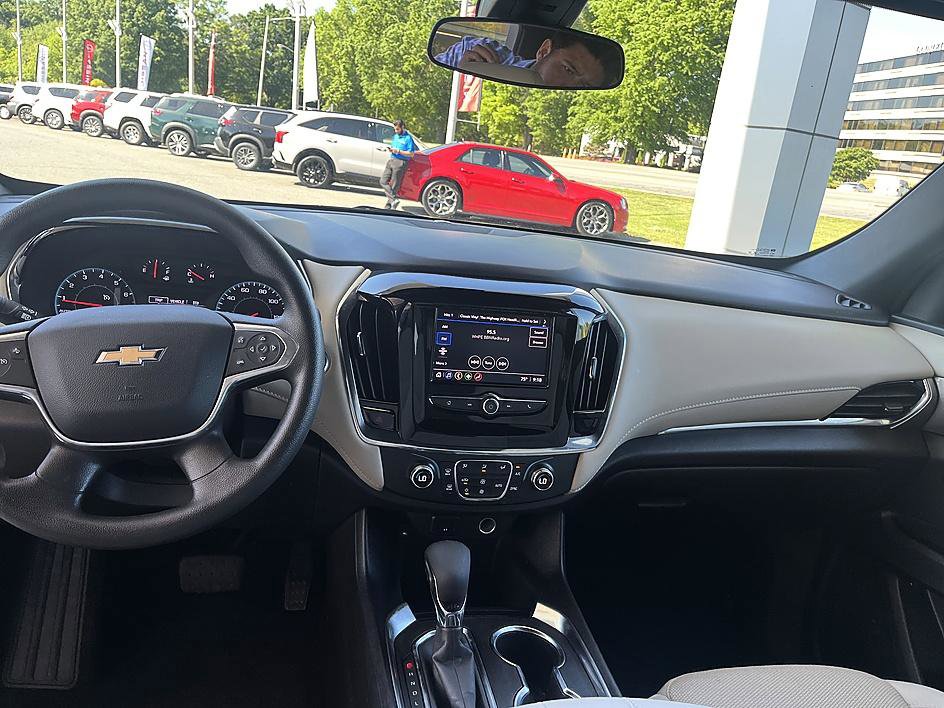 Used 2023 Chevrolet Traverse LS w/ Safety Package FWD image 14