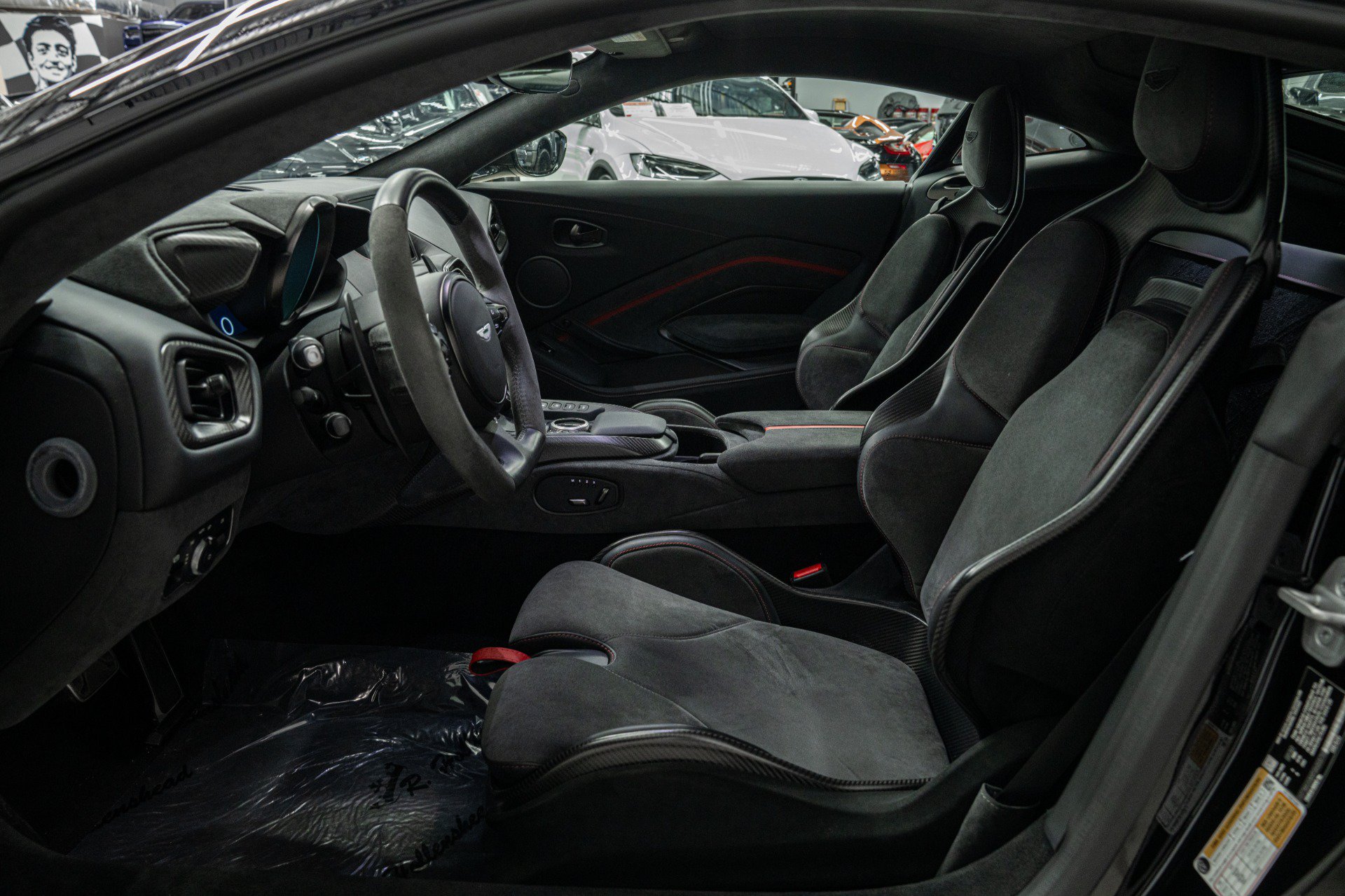 Used 2023 Aston Martin V8 Vantage Coupe RWD image 31