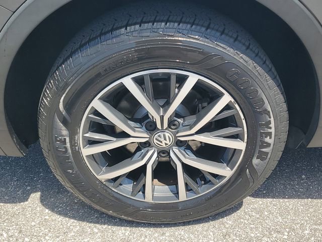 Certified 2020 Volkswagen Tiguan SE w/ Panoramic Sunroof Package FWD image 5