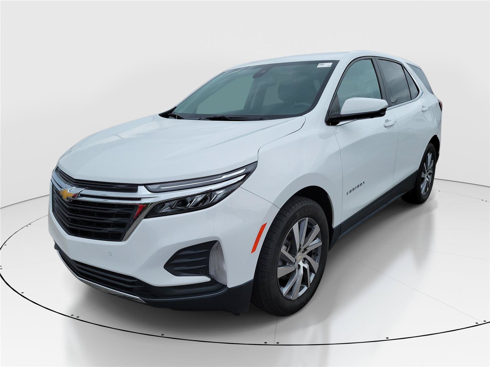 Used 2024 Chevrolet Equinox LT FWD image 2
