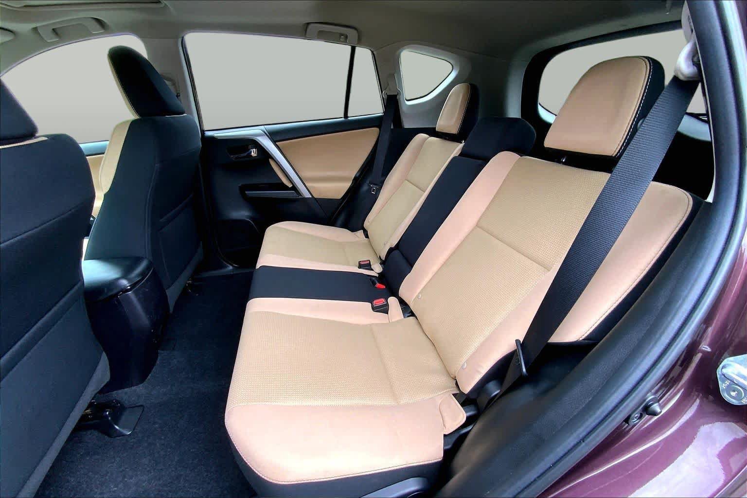 Used 2017 Toyota RAV4 XLE AWD/4WD image 21