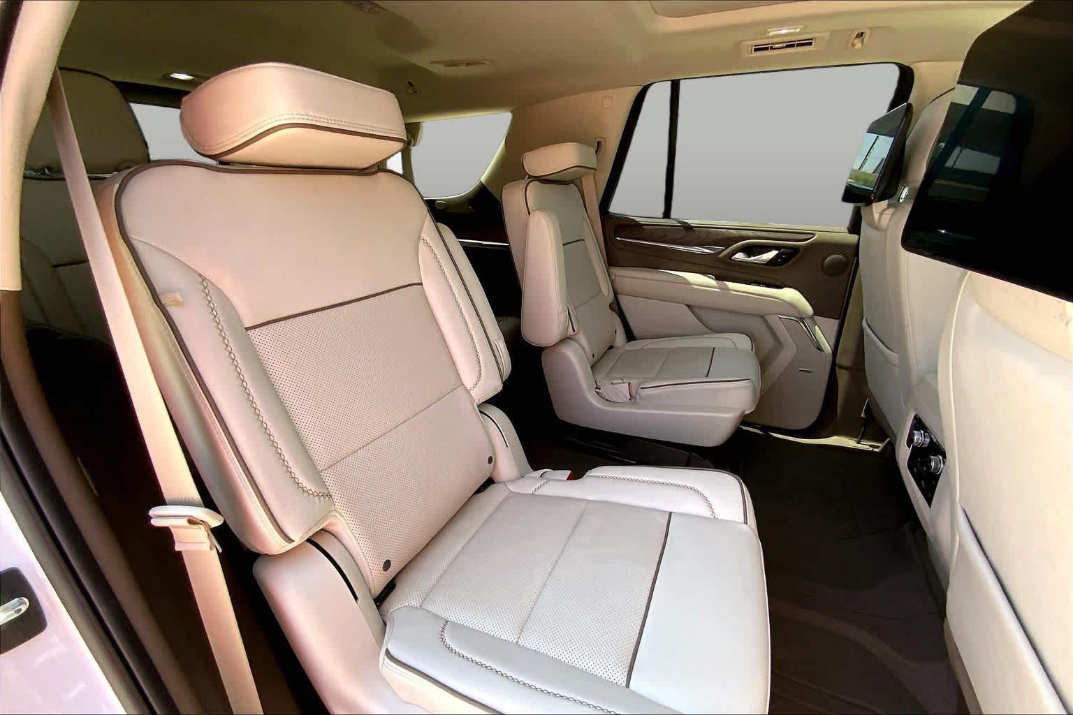 Used 2023 GMC Yukon Denali w/ Advanced Technology Package AWD/4WD image 19