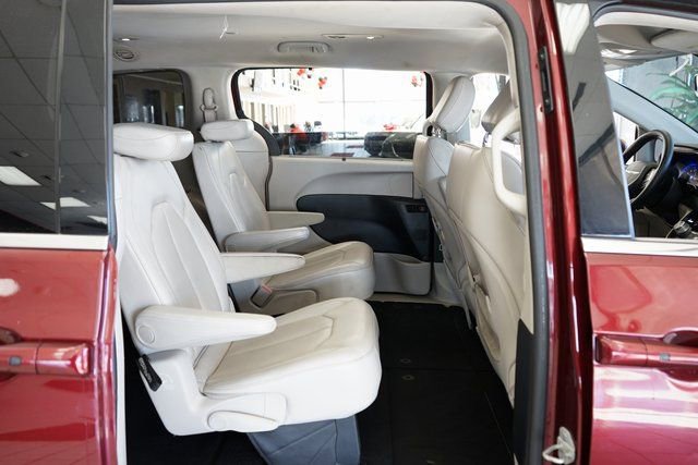 Used 2021 Chrysler Voyager Lxi image 12