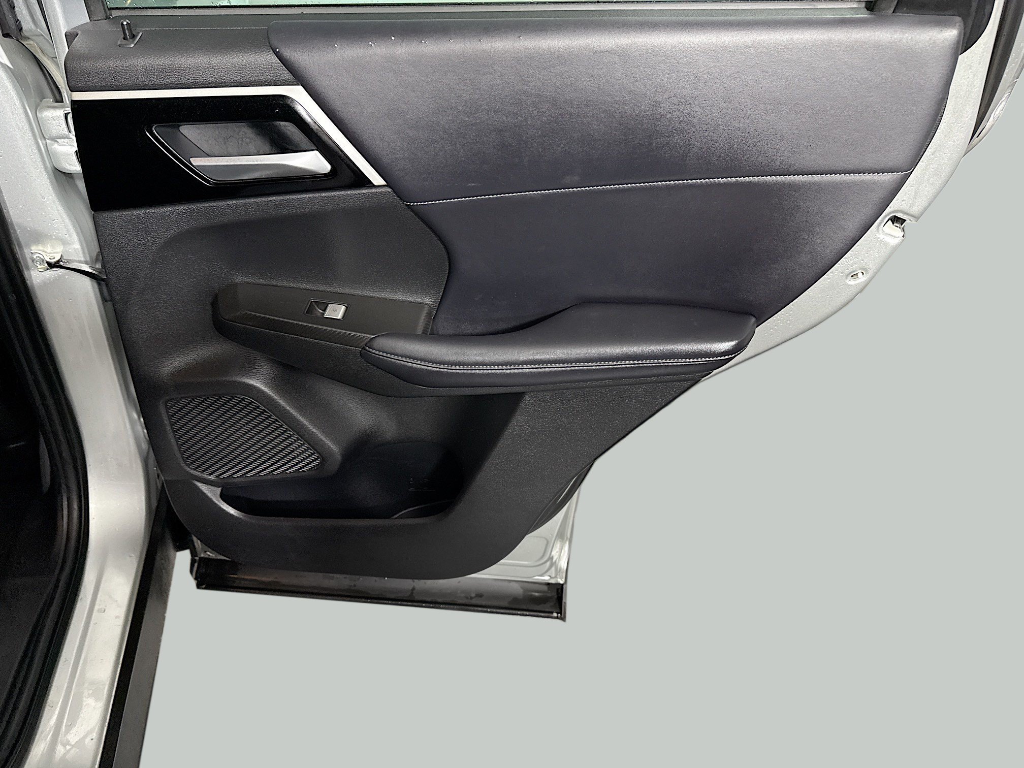 Used 2023 Mitsubishi Outlander SE FWD image 28