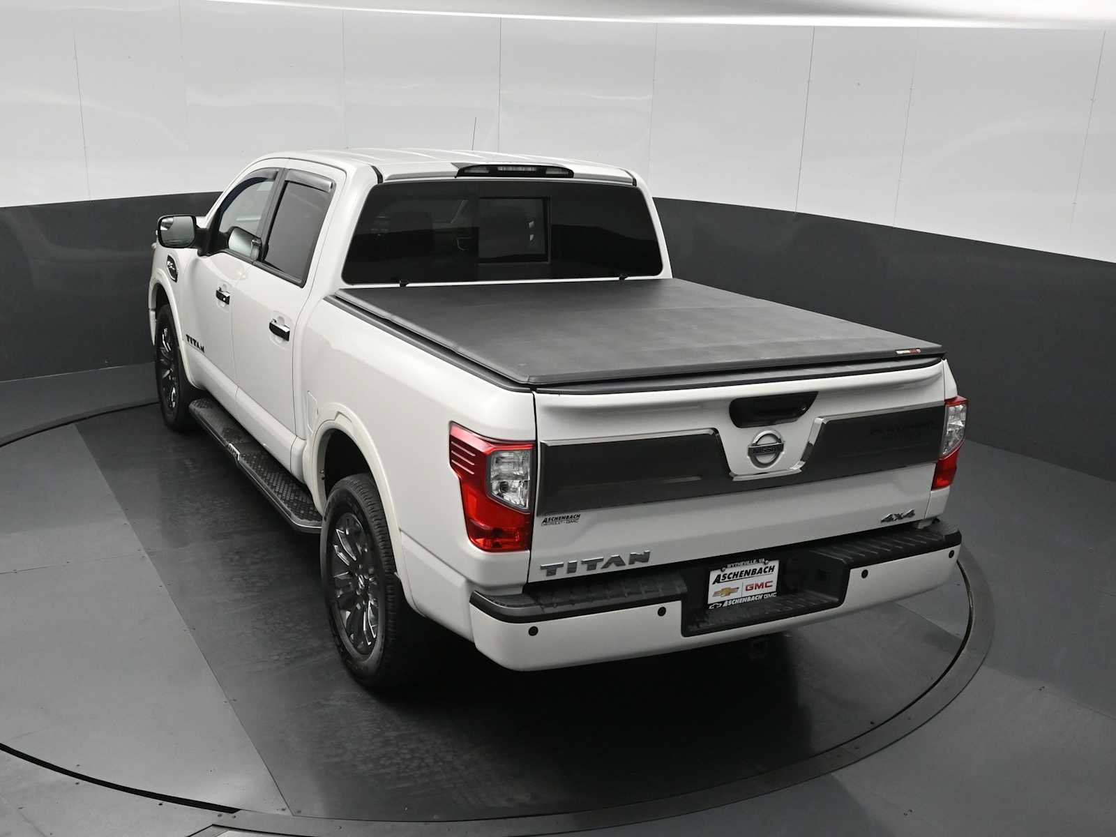 Used 2017 Nissan Titan Platinum Reserve image 19