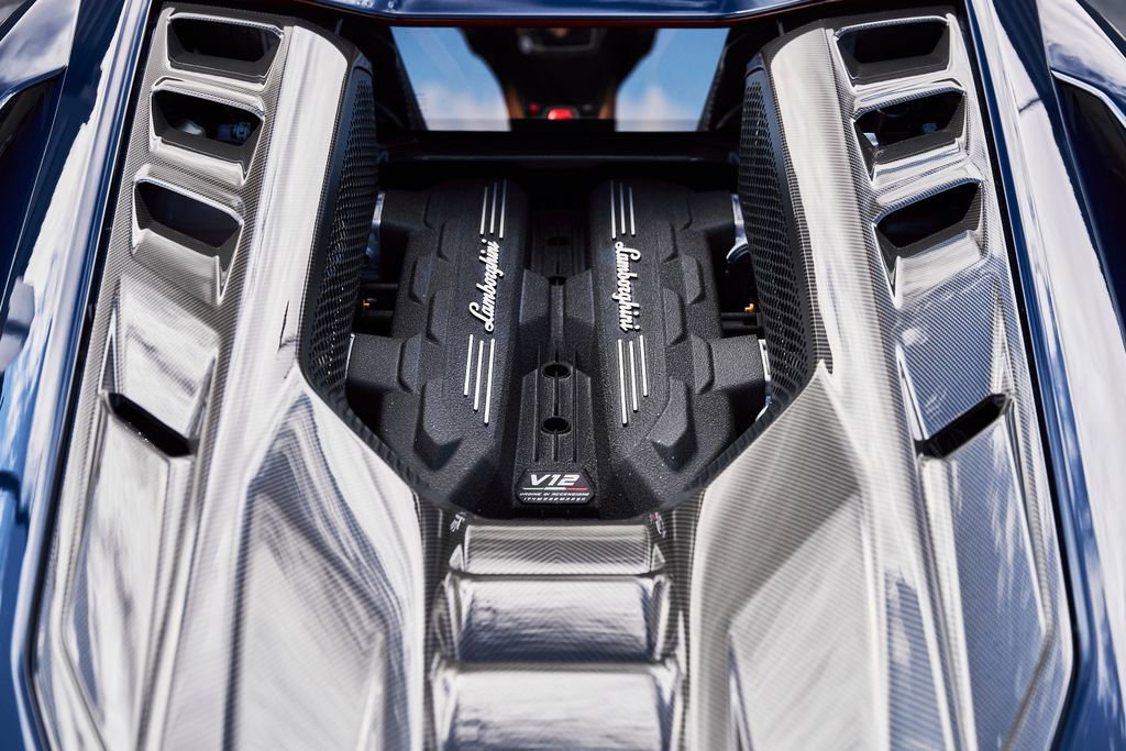 Used 2025 Lamborghini Revuelto AWD/4WD image 31