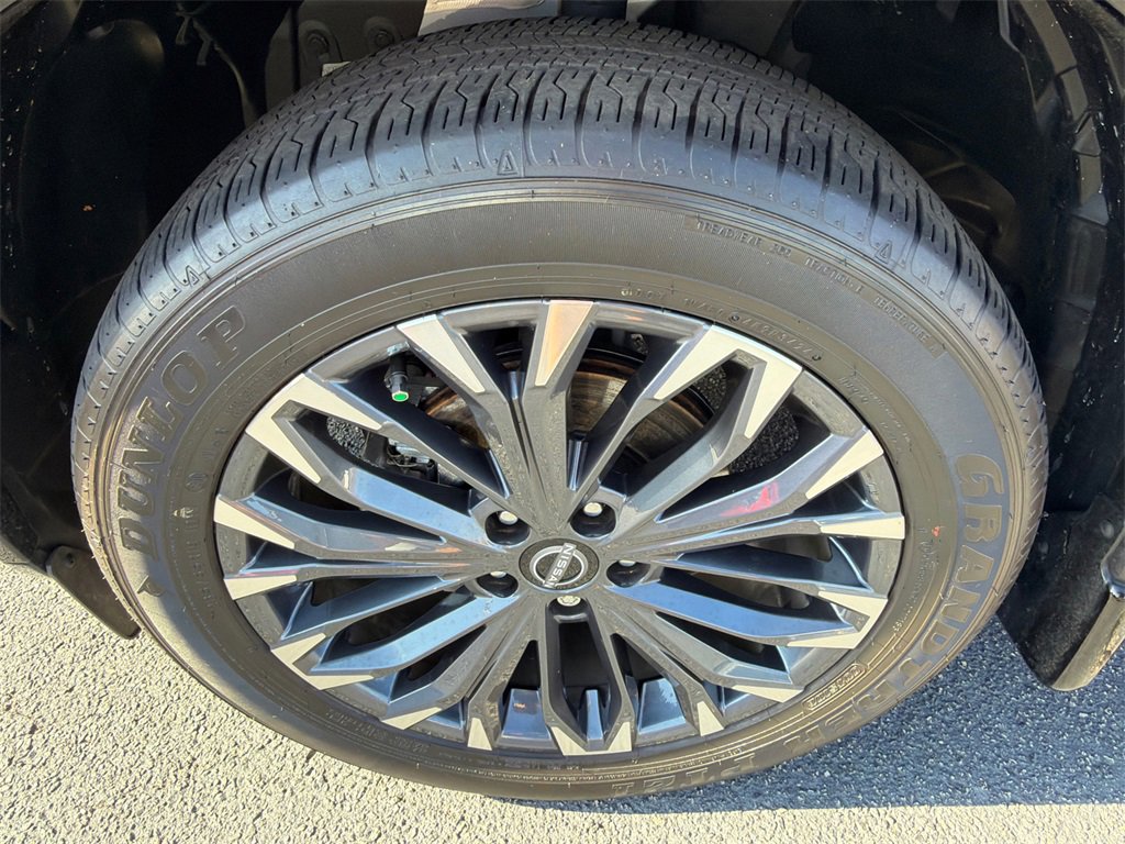 Used 2025 Nissan Rogue Platinum w/ Platinum Premium Package image 11