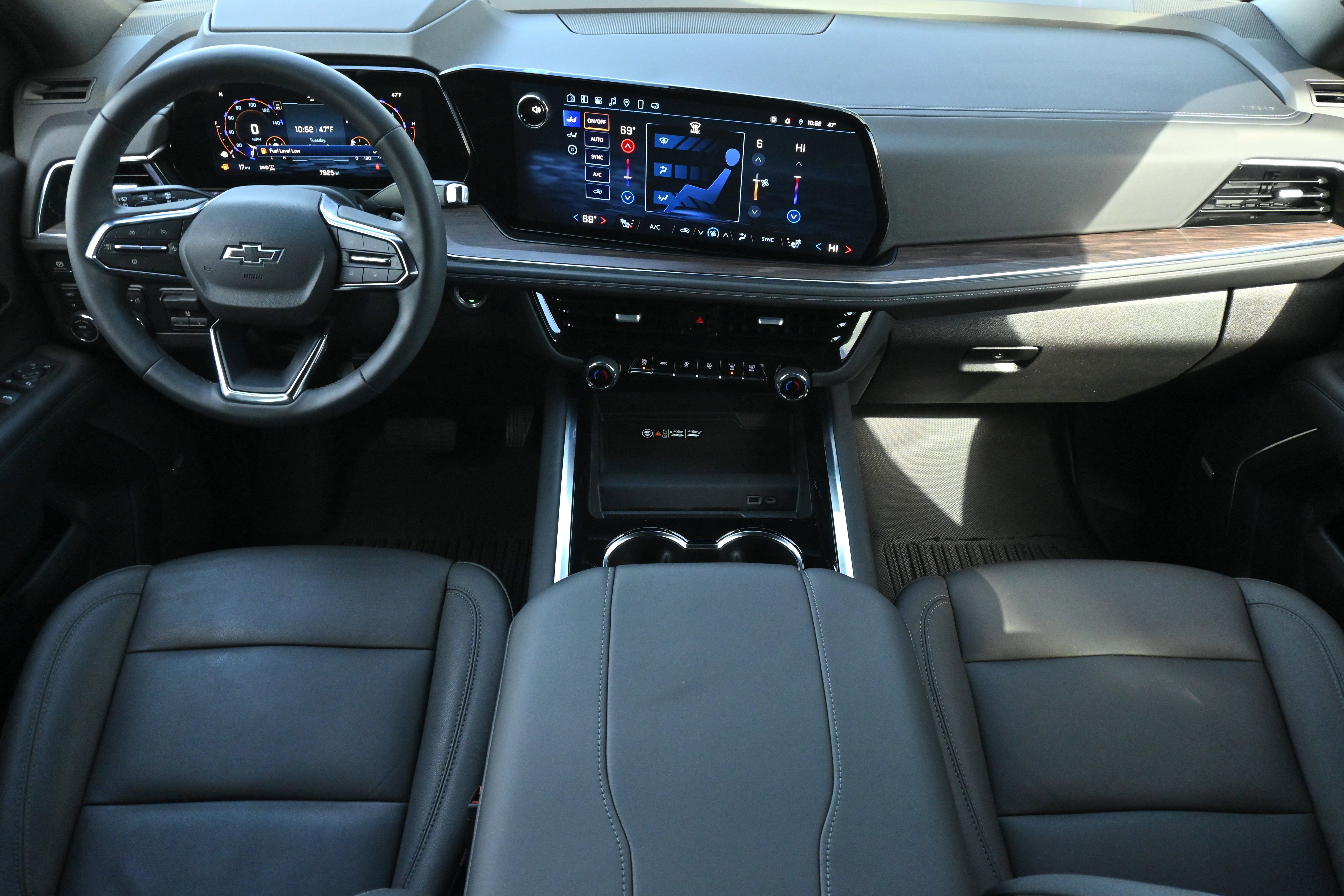 Used 2025 Chevrolet Tahoe Z71 w/ Z71 Off-Road Package image 3