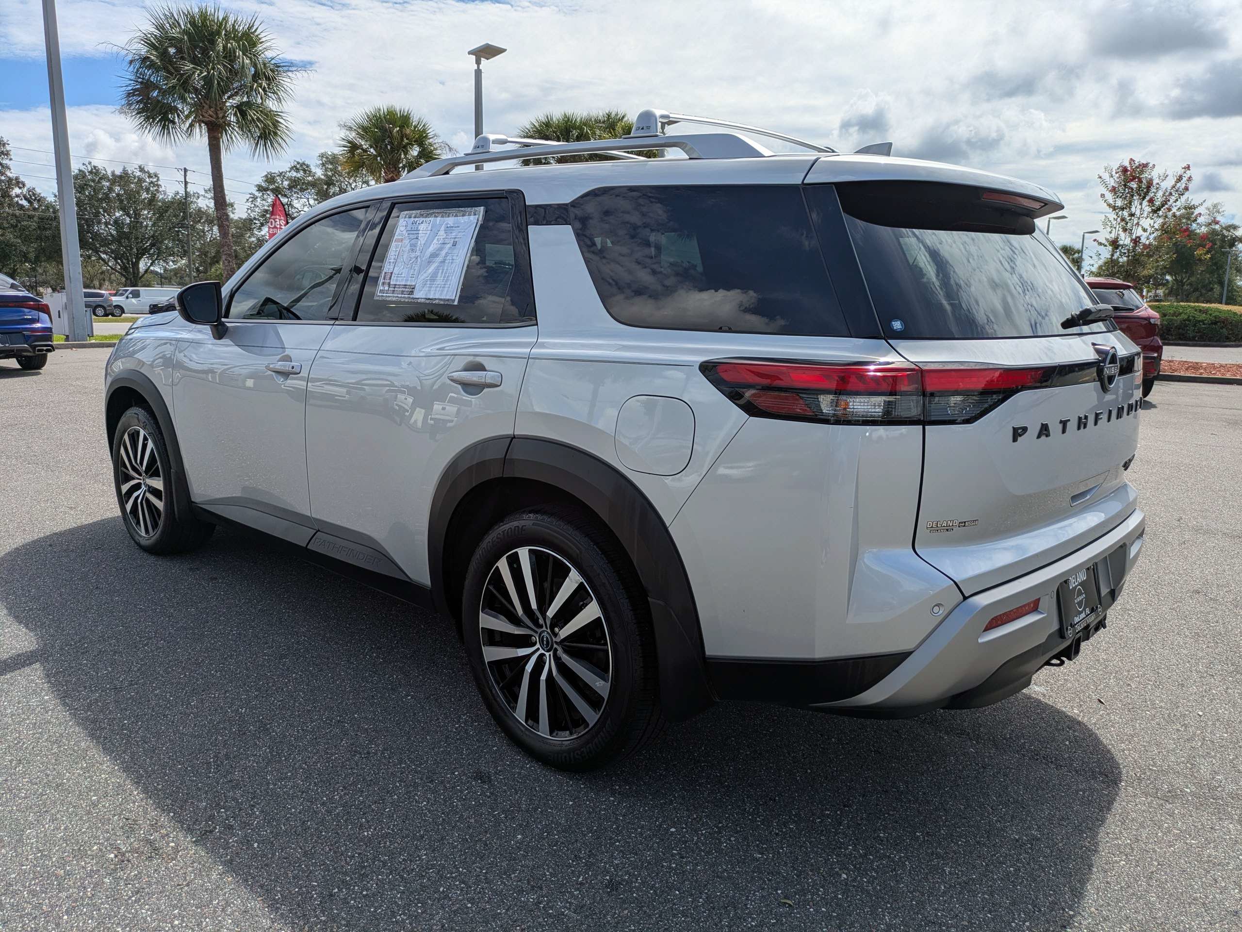 Used 2023 Nissan Pathfinder Platinum AWD/4WD image 6