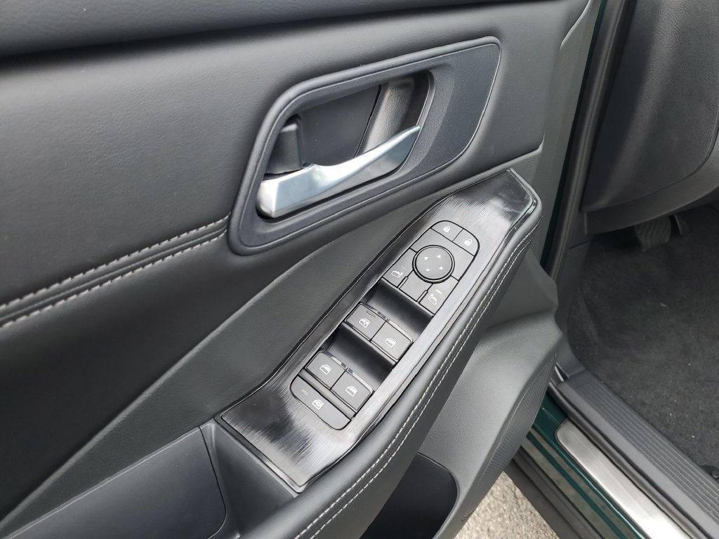 New 2026 Nissan Rogue Dark Armor FWD image 17
