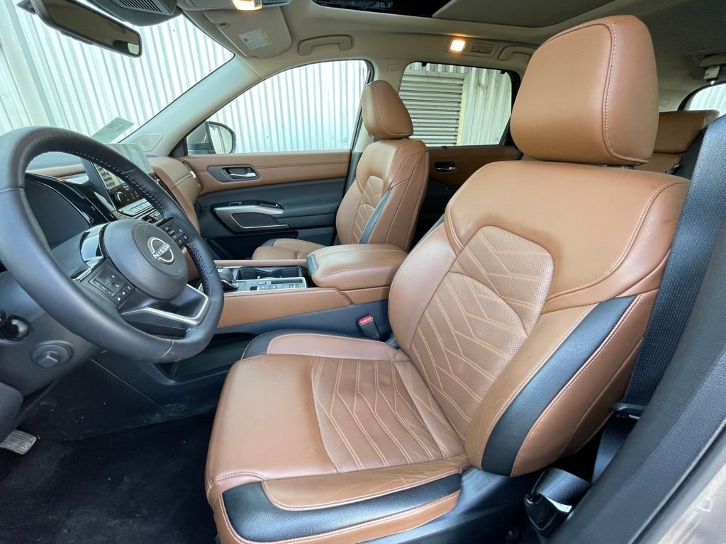 Used 2024 Nissan Pathfinder Platinum w/ Cargo Package image 23
