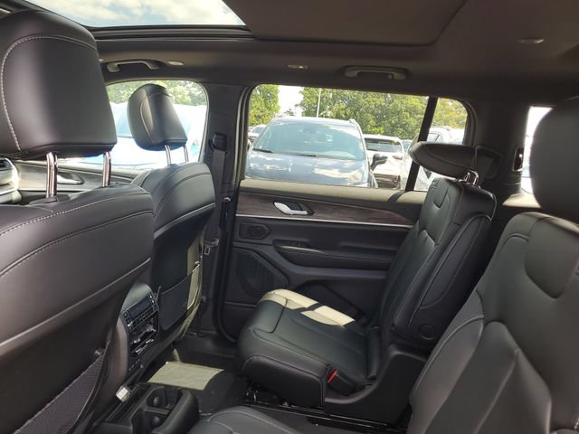 New 2026 Jeep Grand Cherokee L Limited w/ Limited Altitude Package AWD/4WD image 11