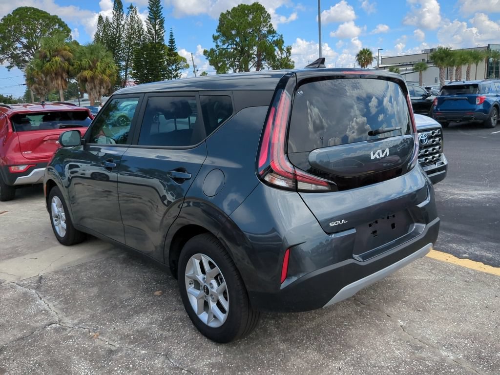 Certified 2025 Kia Soul LX w/ LX Technology Package FWD image 10