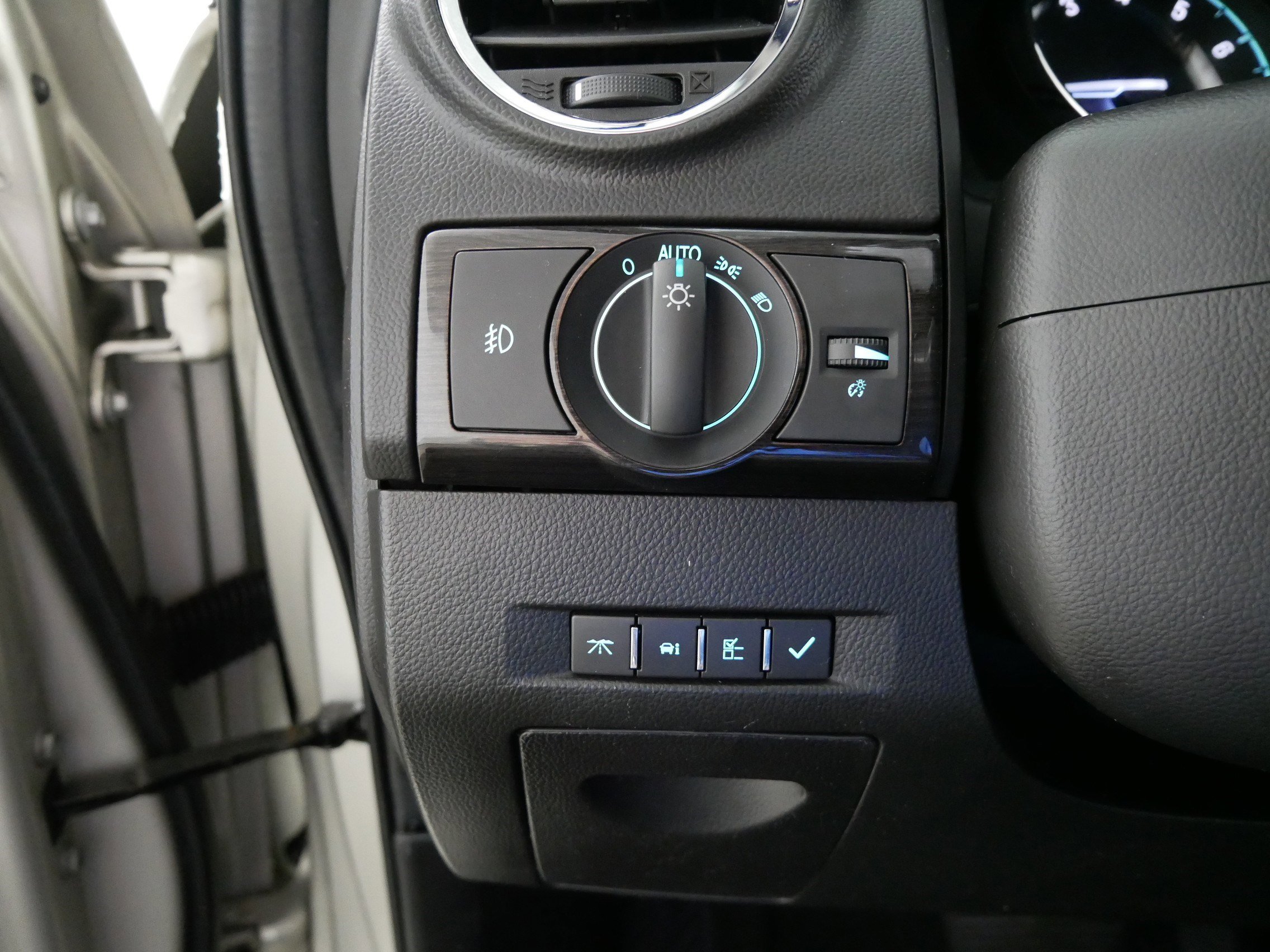 Used 2014 Chevrolet Captiva Sport LT FWD image 26