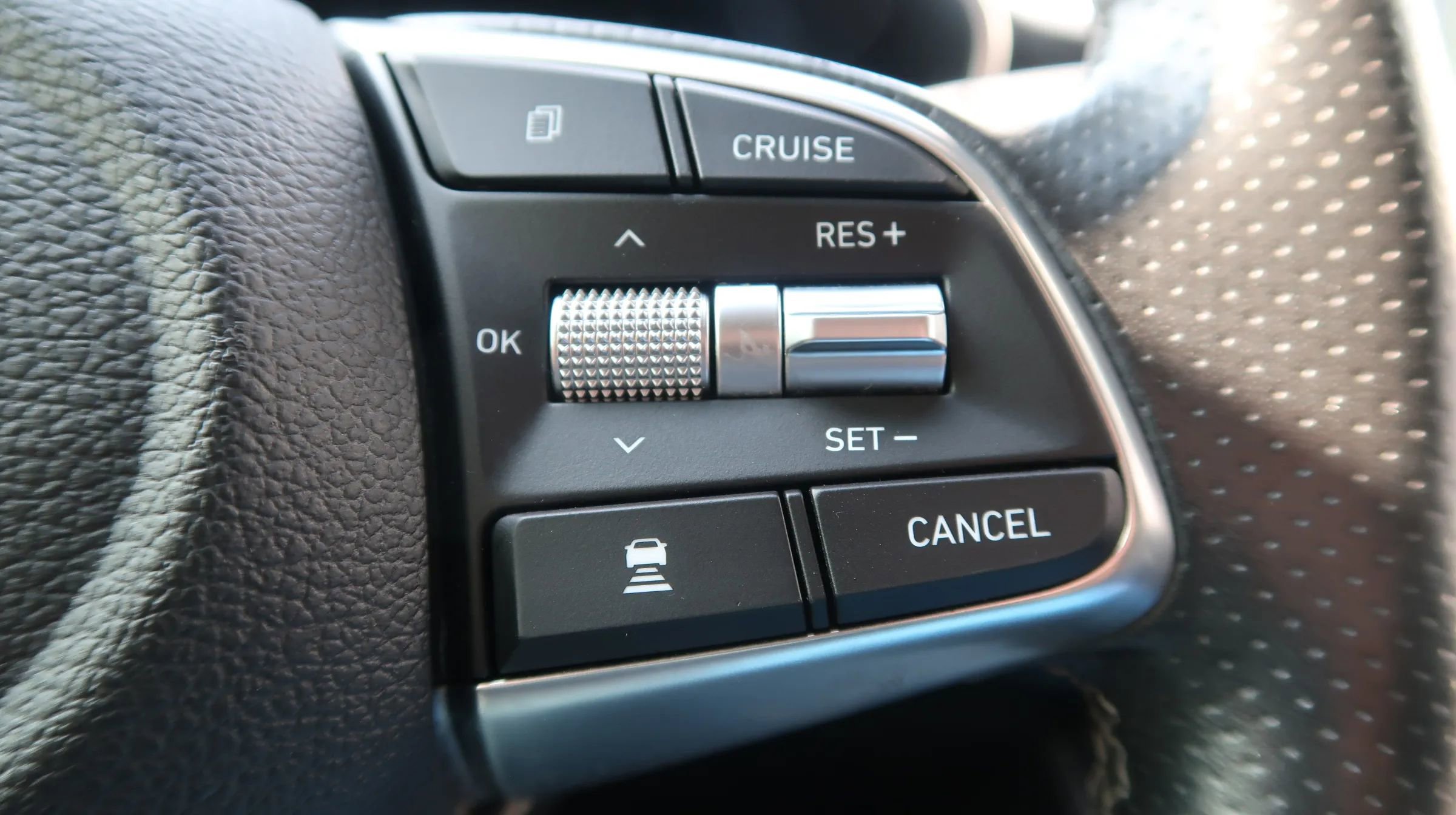 Used 2021 Genesis G70 3.3T image 38