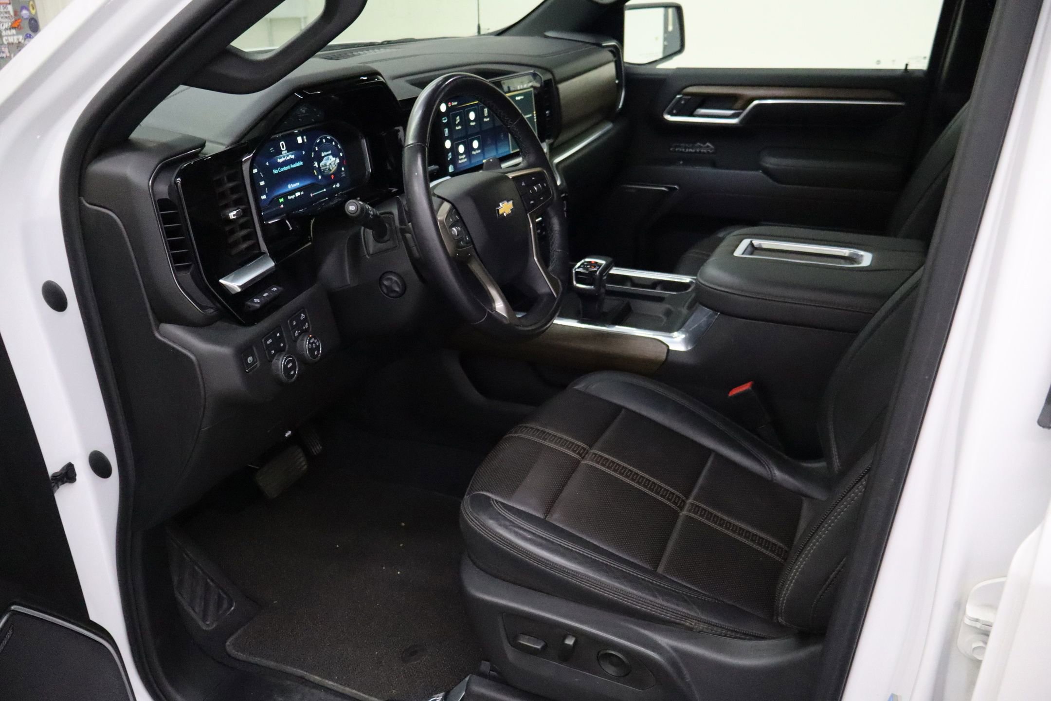 Used 2022 Chevrolet Silverado 1500 High Country w/ Technology Package image 23