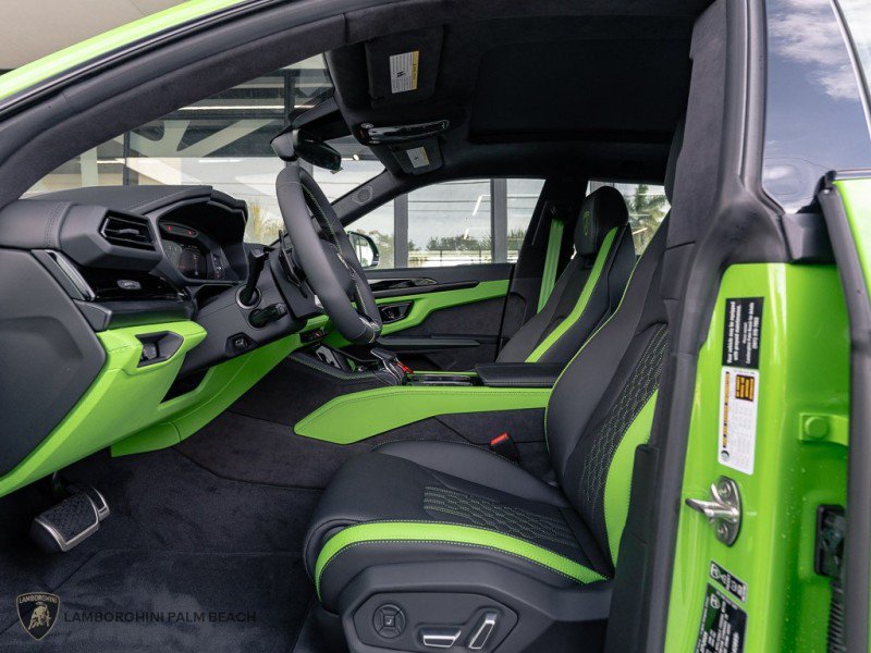 Used 2025 Lamborghini Urus SE AWD/4WD image 14