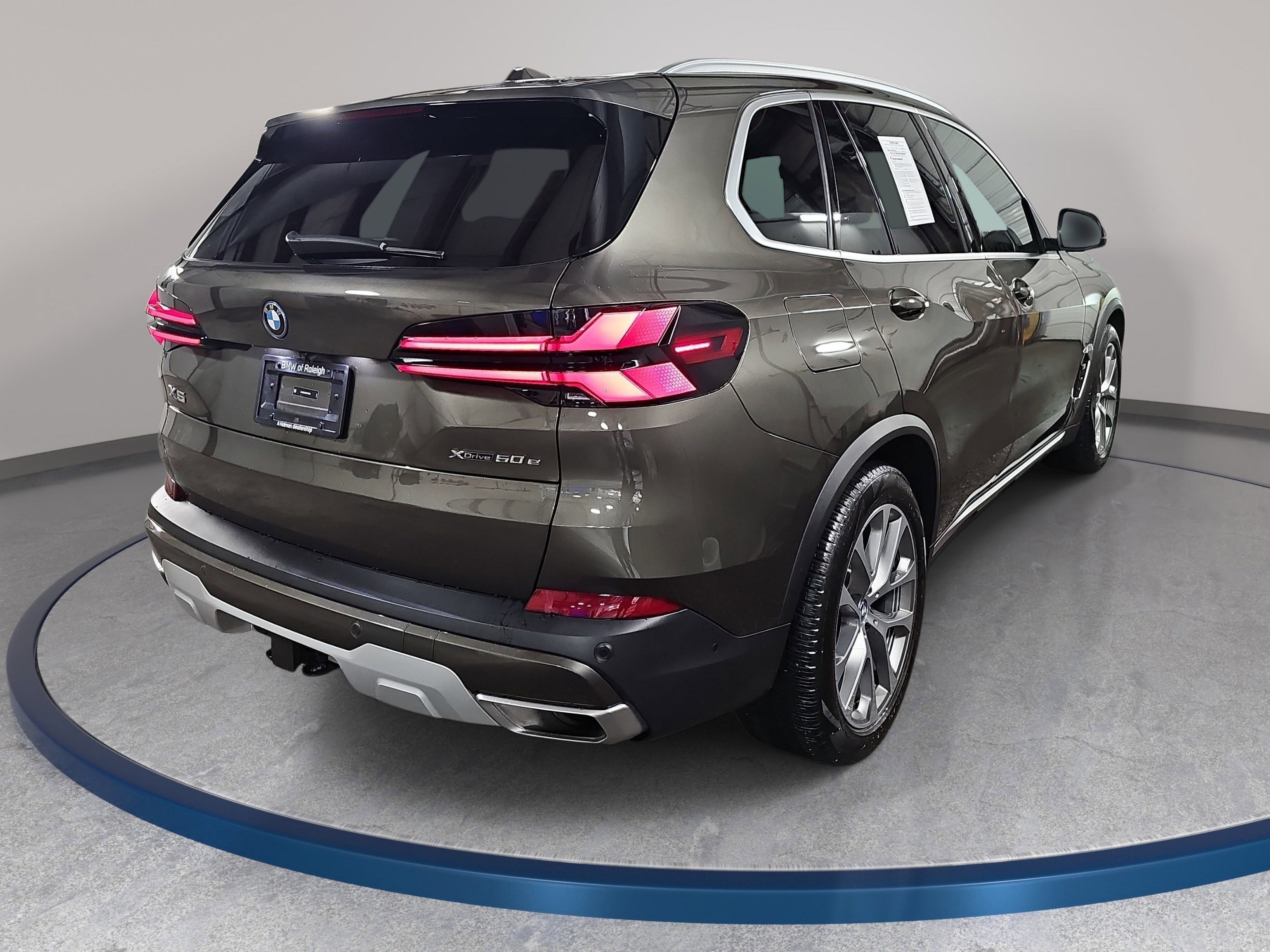 Certified 2024 BMW X5 xDrive50e w/ Premium Package AWD/4WD image 8