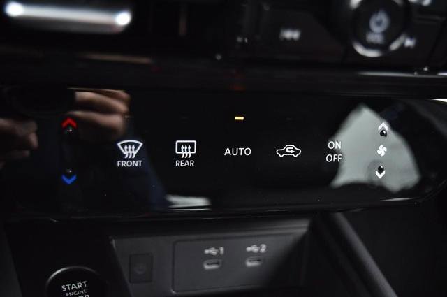 New 2025 Nissan Kicks SR image 19