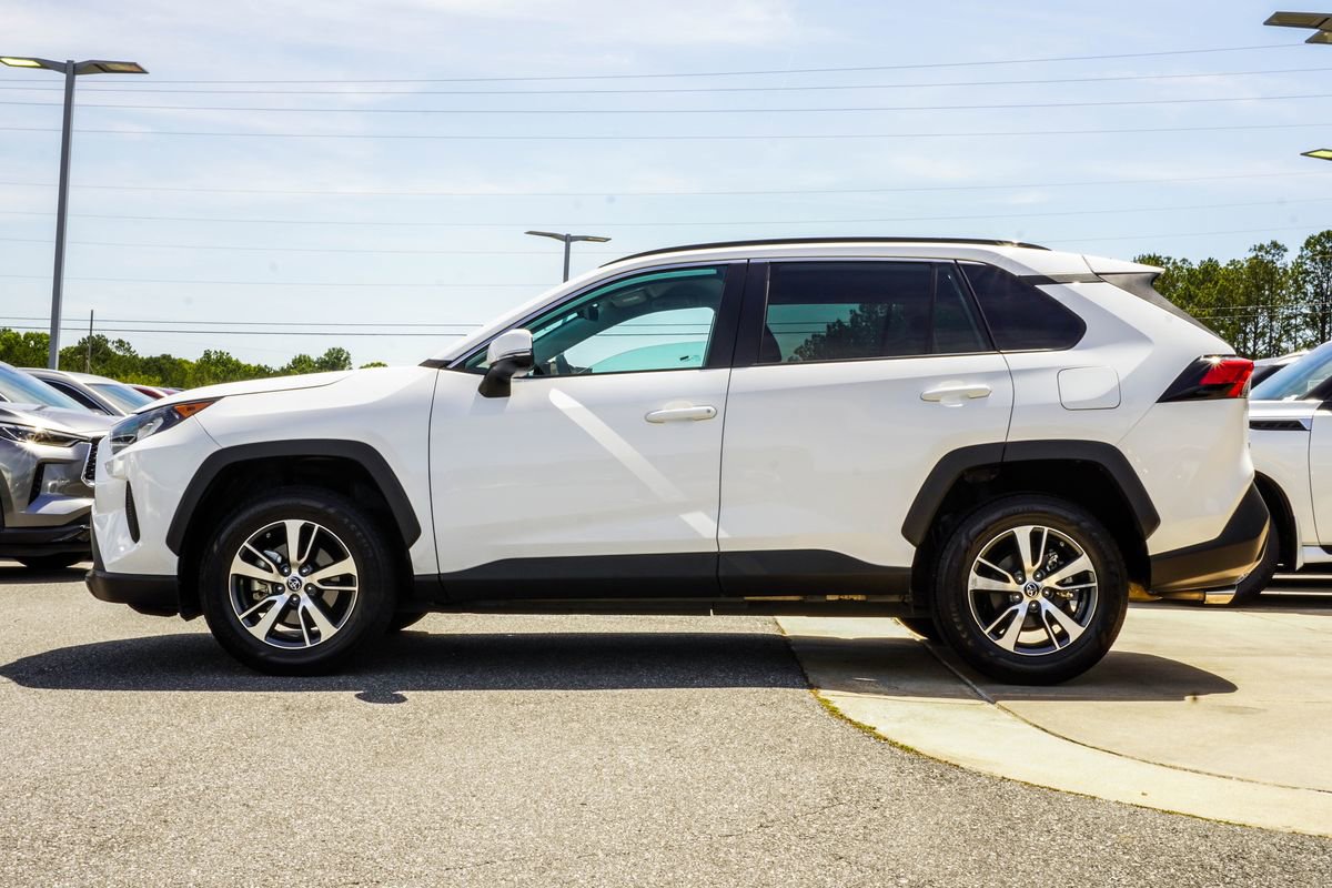 Used 2019 Toyota RAV4 LE FWD image 6