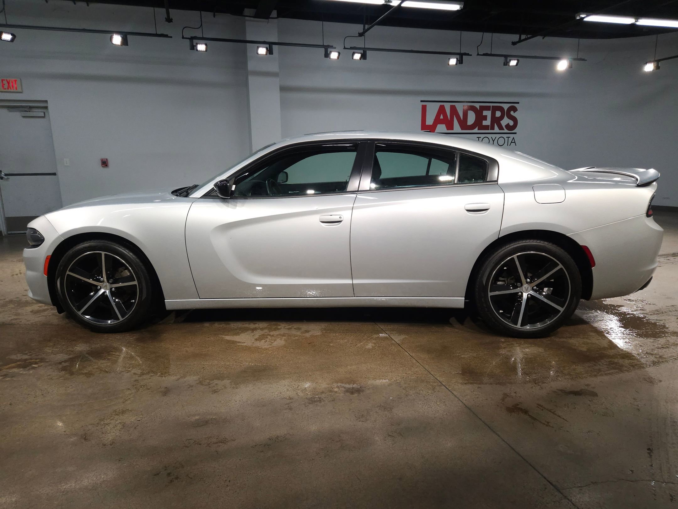 Used 2022 Dodge Charger SXT w/ Blacktop Package image 4