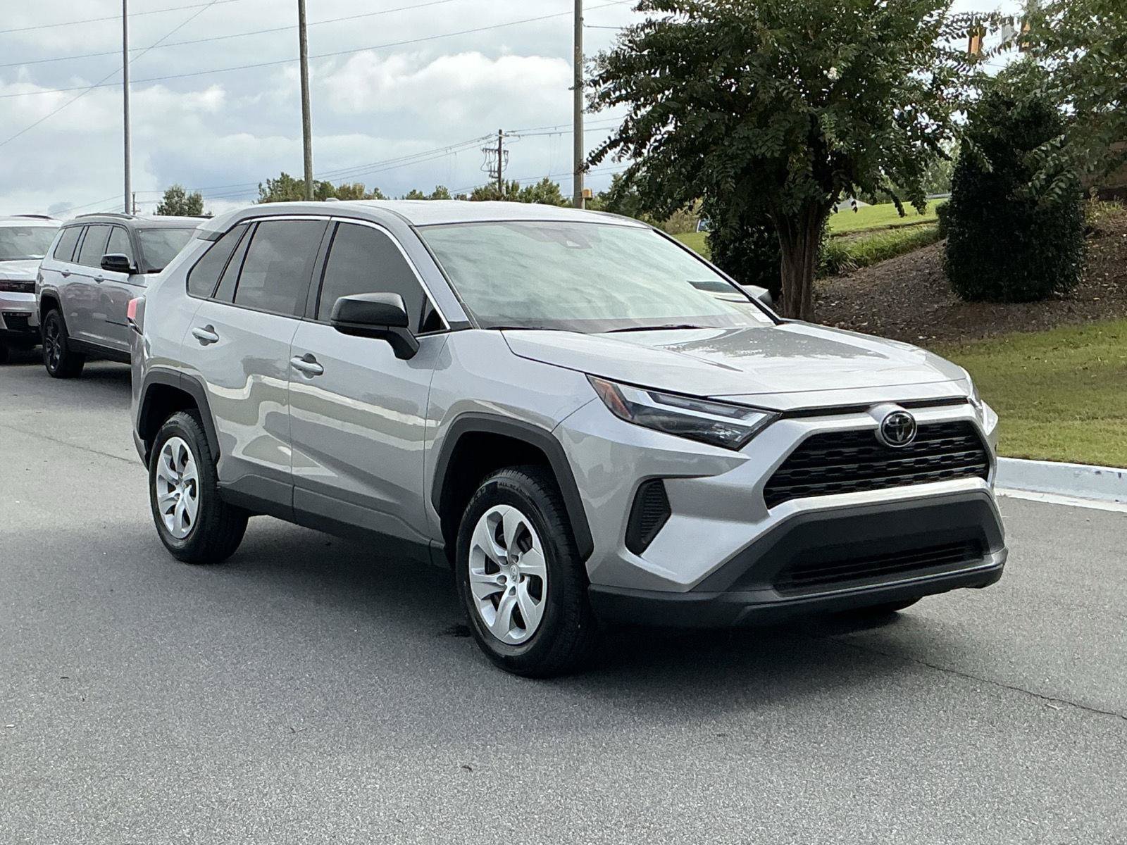 Used 2024 Toyota RAV4 LE FWD image 7