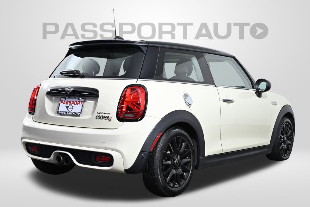 Used 2019 MINI Cooper S w/ Premium Package image 9