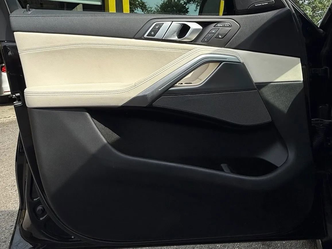 Used 2021 BMW X6 M50i w/ Executive Package image 6