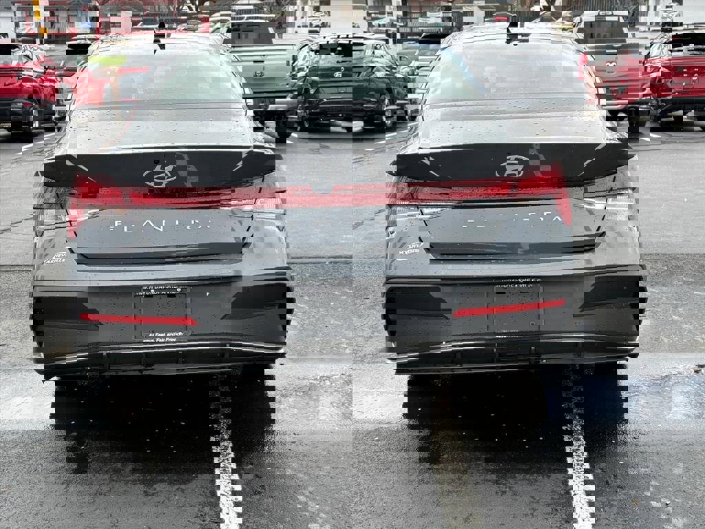 Certified 2025 Hyundai Elantra SE image 5