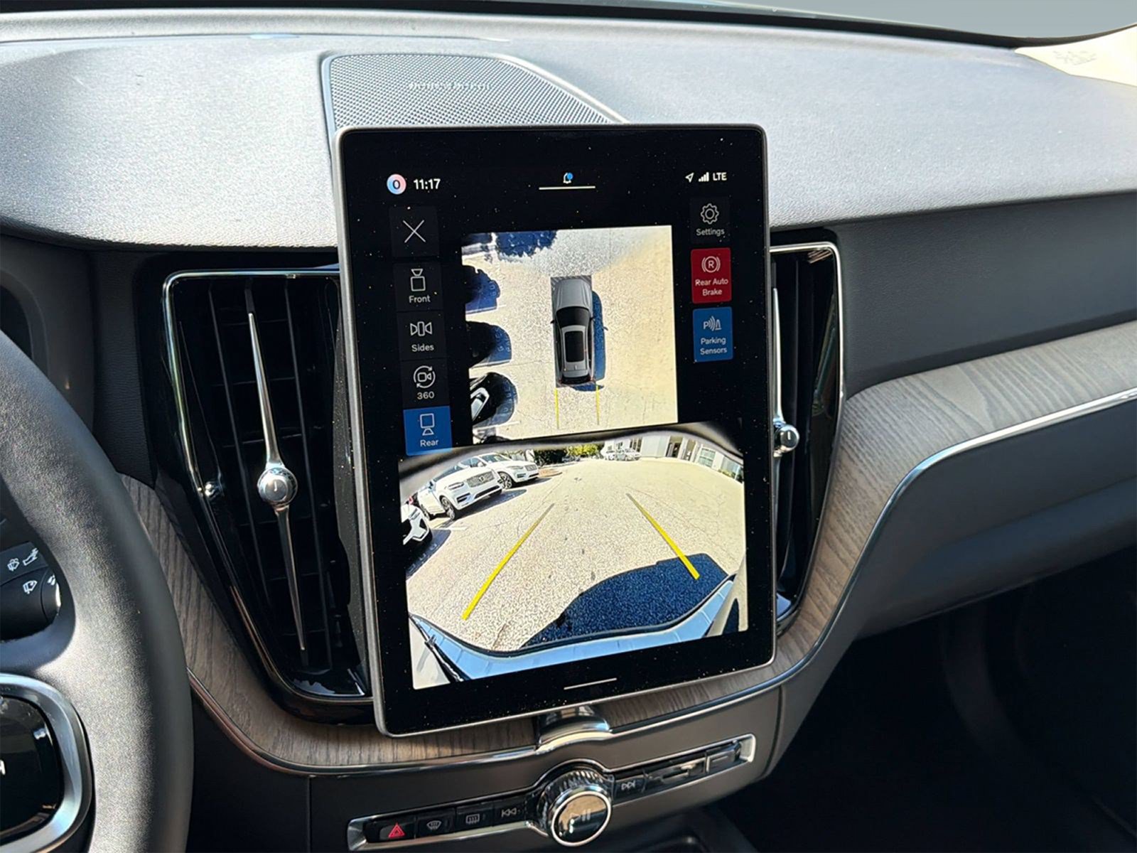 New 2027 Volvo XC60 B5 Plus AWD/4WD image 19