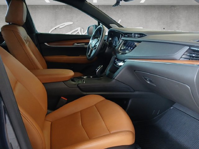Used 2024 Cadillac XT5 Premium Luxury w/ Technology Package FWD image 25
