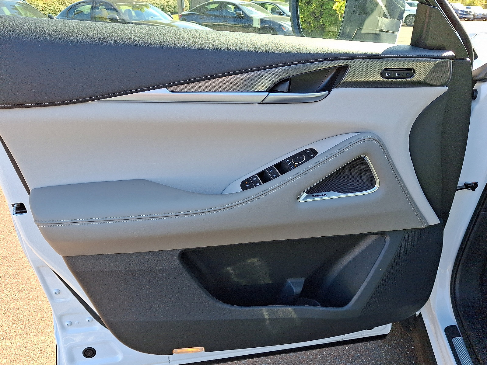 New 2026 INFINITI QX60 Luxe w/ Cargo Package FWD image 9