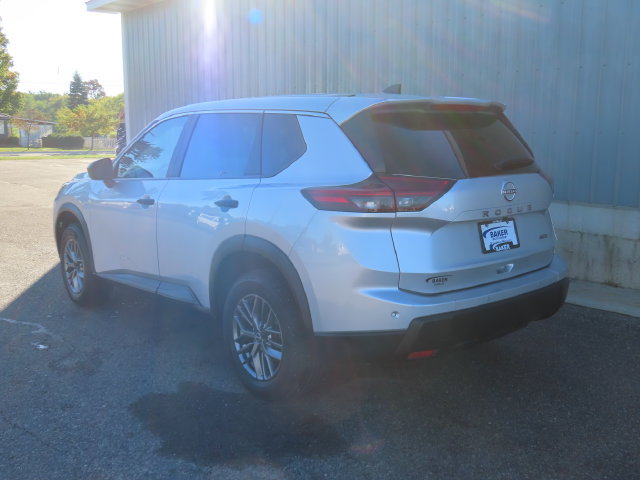 Used 2024 Nissan Rogue S AWD/4WD image 9