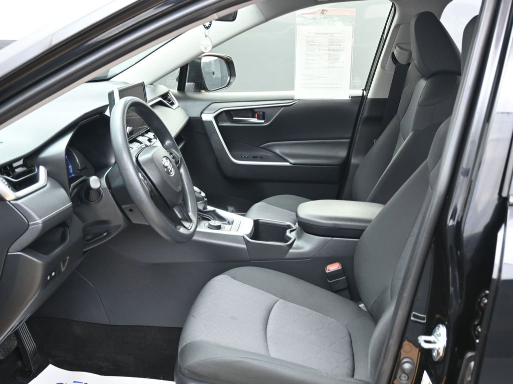 Used 2025 Toyota RAV4 XLE image 16