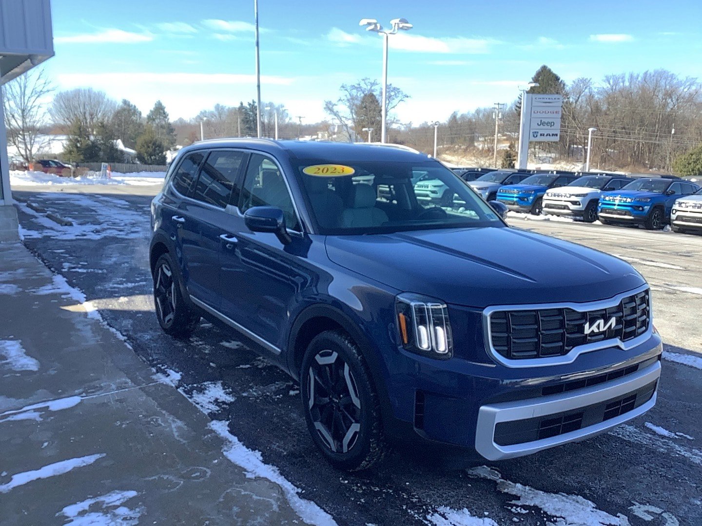 Used 2023 Kia Telluride S image 3