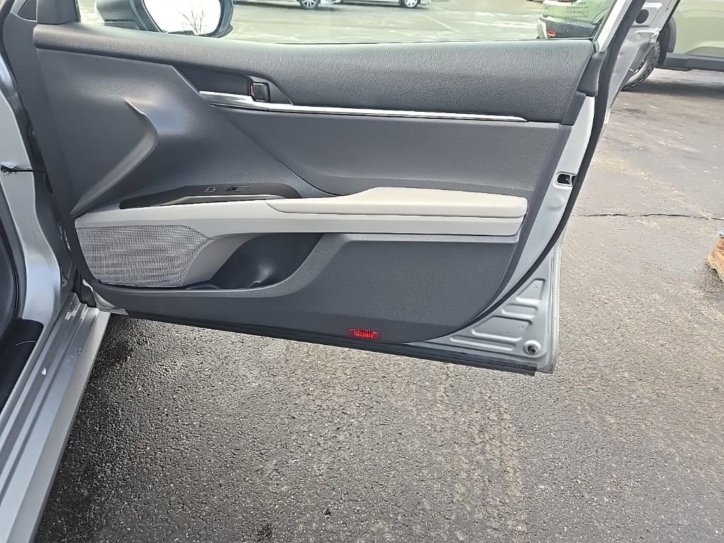 Used 2023 Toyota Camry LE image 31