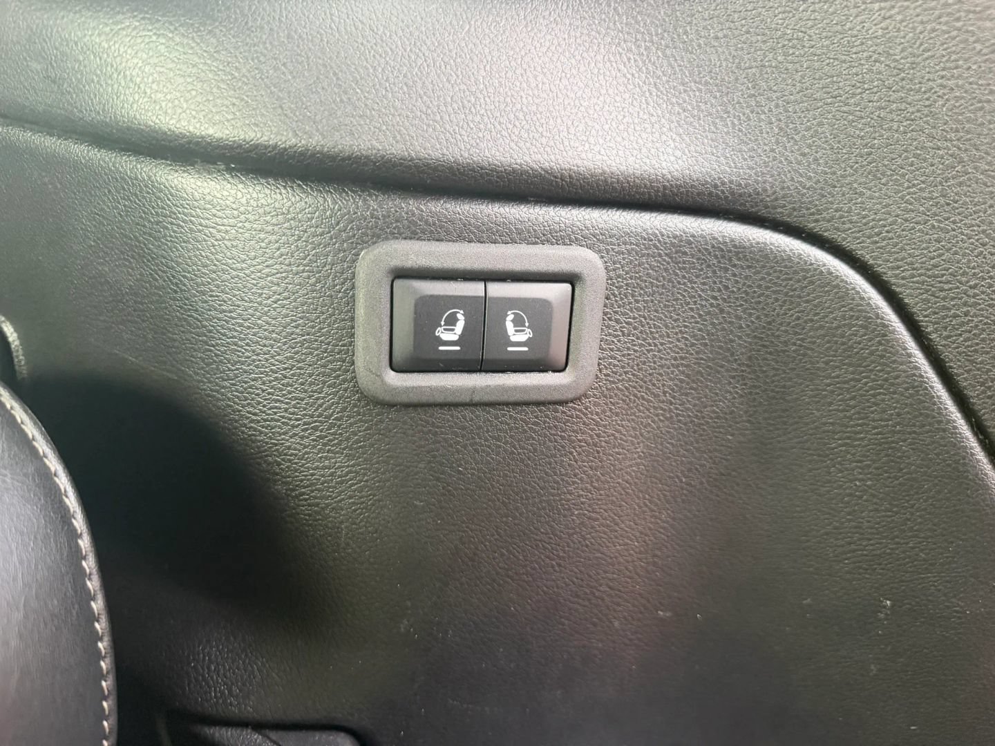 Used 2024 Jeep Wagoneer L Series II RWD image 35