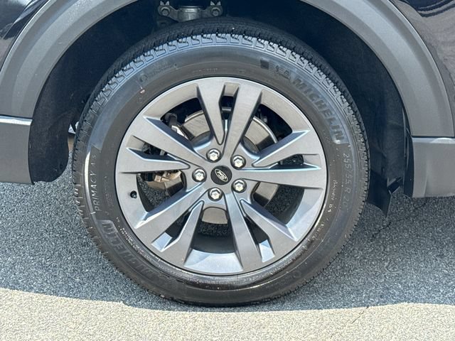 Used 2024 Ford Explorer XLT w/ Equipment Group 202A AWD/4WD image 17