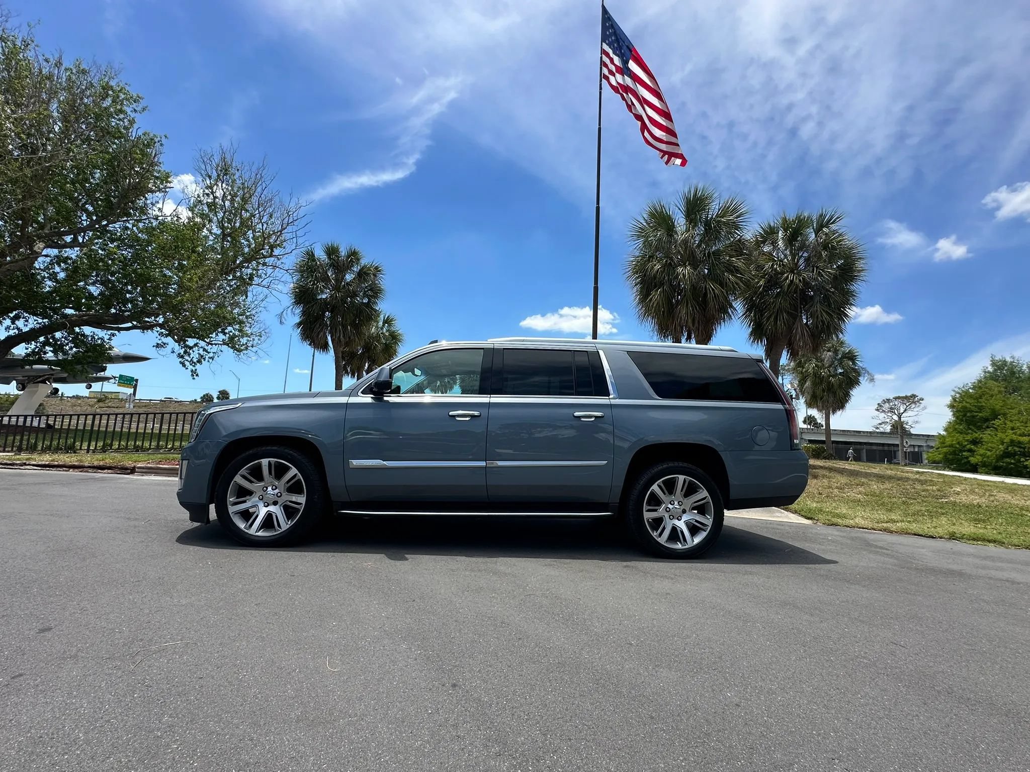 Used 2016 Cadillac Escalade ESV Luxury AWD/4WD image 48