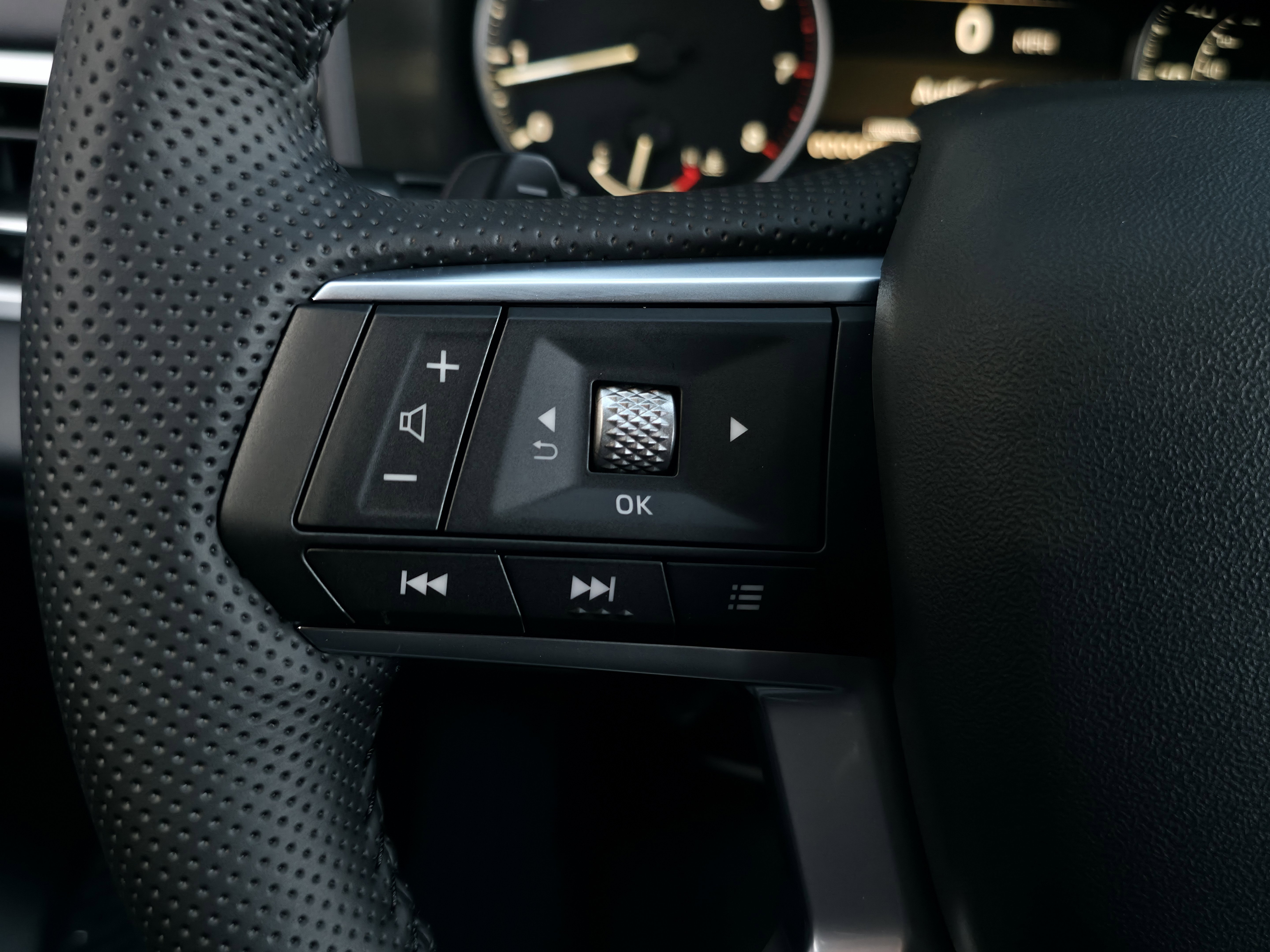 New 2025 Mitsubishi Outlander SE image 13