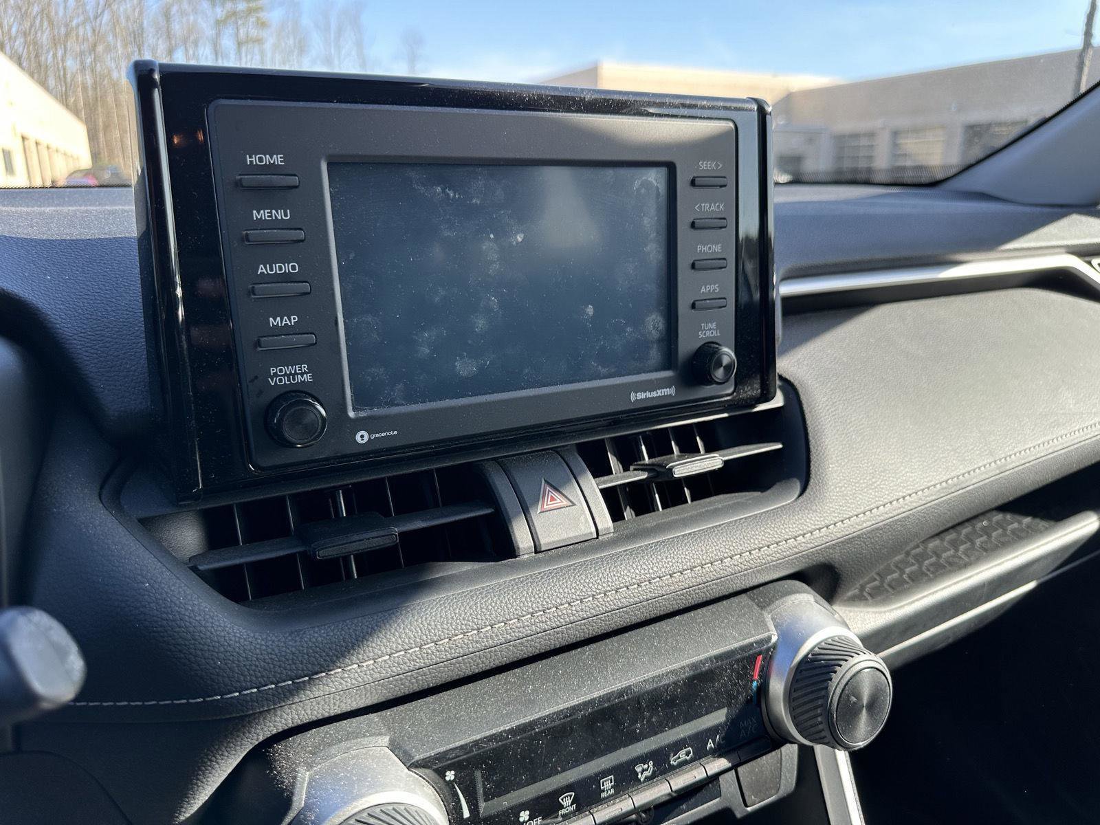 Used 2021 Toyota RAV4 LE image 12