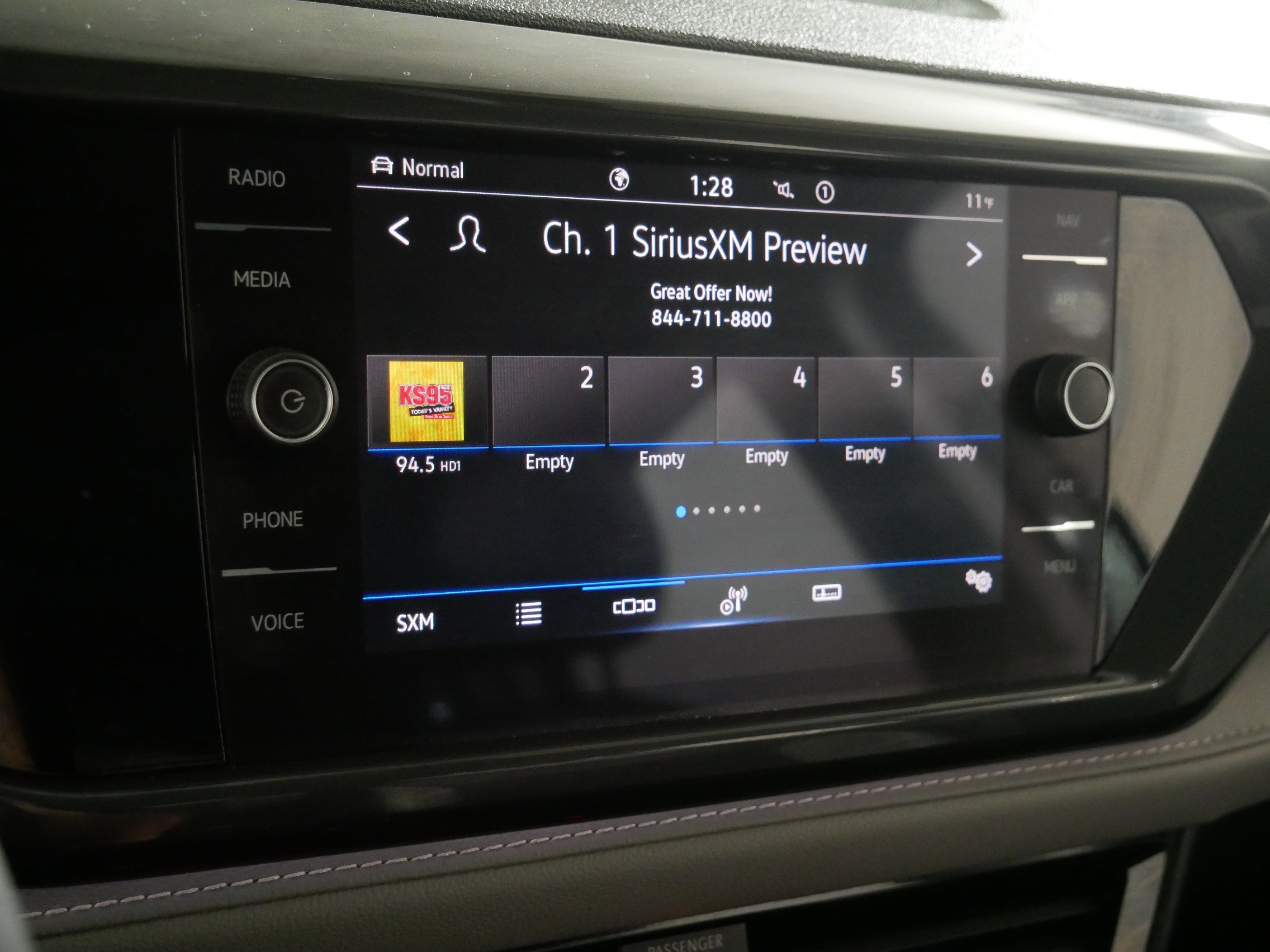 Used 2023 Volkswagen Taos SEL image 22