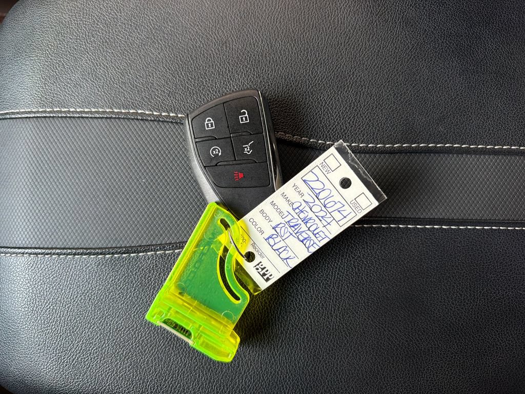 Used 2024 Chevrolet Traverse RS FWD image 40