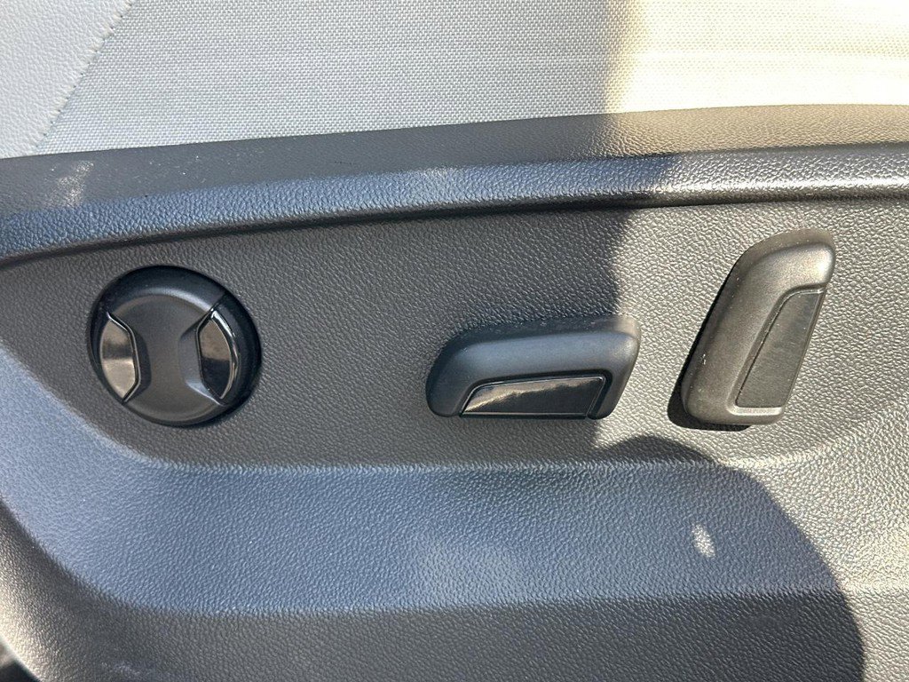 Used 2020 Volkswagen Tiguan SEL image 19